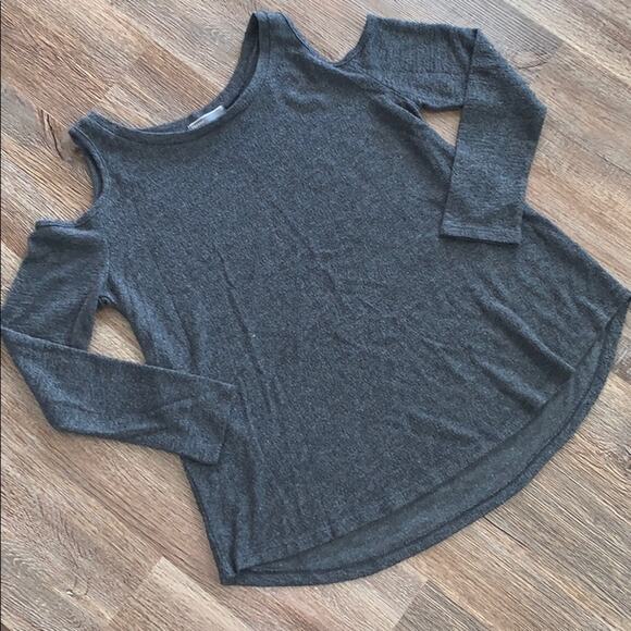 Cherish Cozy Gray Cold Shoulder Top L - Picture 1 of 6